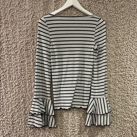 WE THE FREE Striped Black and White Ruffle Sleeve Top Size Small - Picture 5 of 5